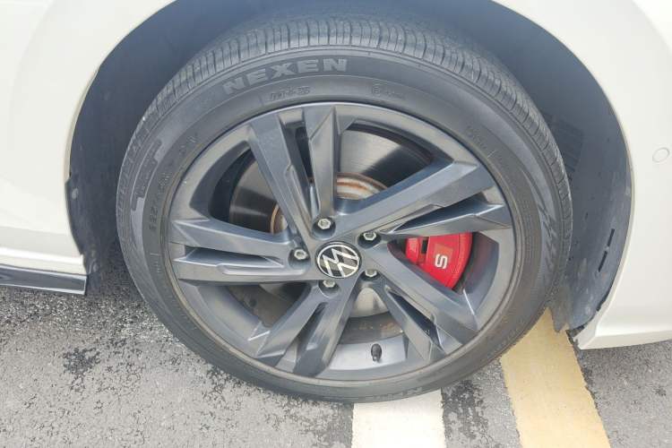 Used Volkswagen Golf 2021 280TSI DSG R-Line Right Front Wheel Hub