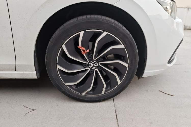 Used Volkswagen Golf 2021 280TSI DSG 30th Anniversary Edition Right Front Wheel Hub