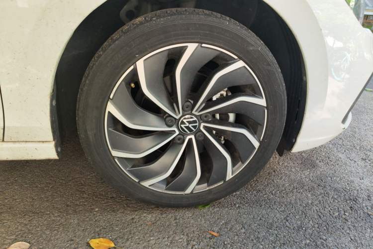 Used Volkswagen Golf 2021 280TSI DSG Pro Right Front Wheel Hub