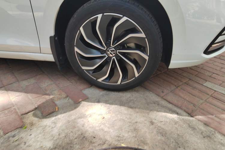Used Volkswagen Golf 2021 280TSI DSG Pro Right Front Wheel Hub