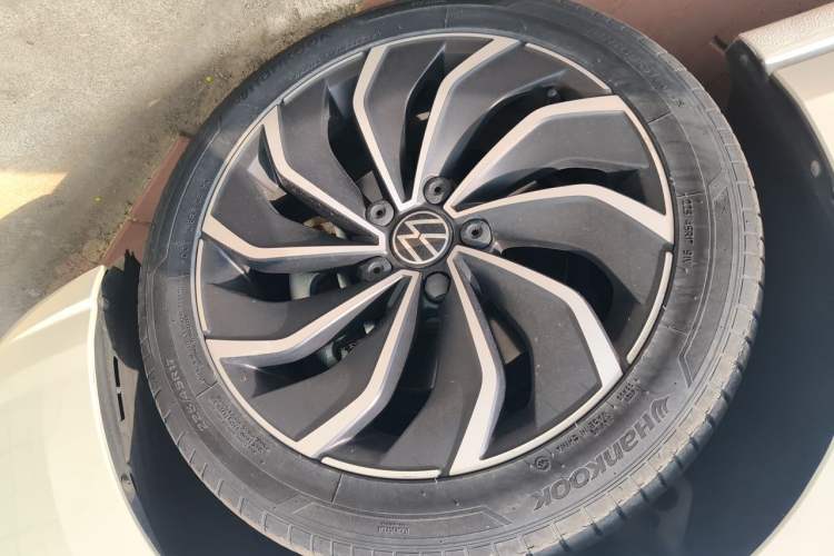 Used Volkswagen Golf 2021 280TSI DSG Pro Right Front Wheel Hub