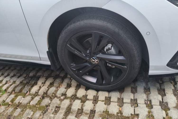 Used Volkswagen Golf 2021 280TSI DSG R-Line Right Front Wheel Hub