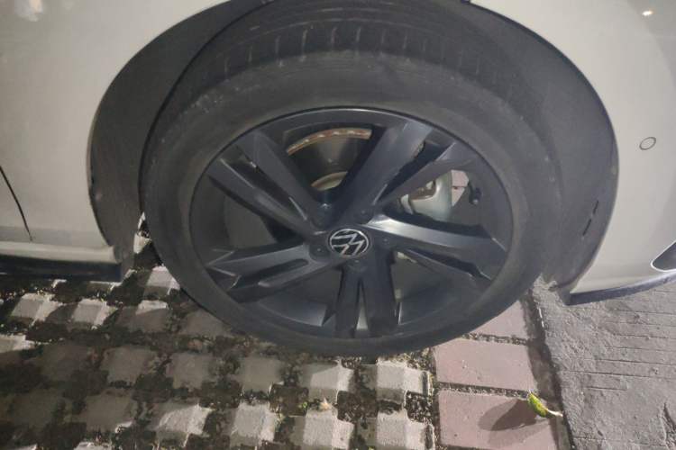 Used Volkswagen Golf 2021 280TSI DSG R-Line Right Front Wheel Hub