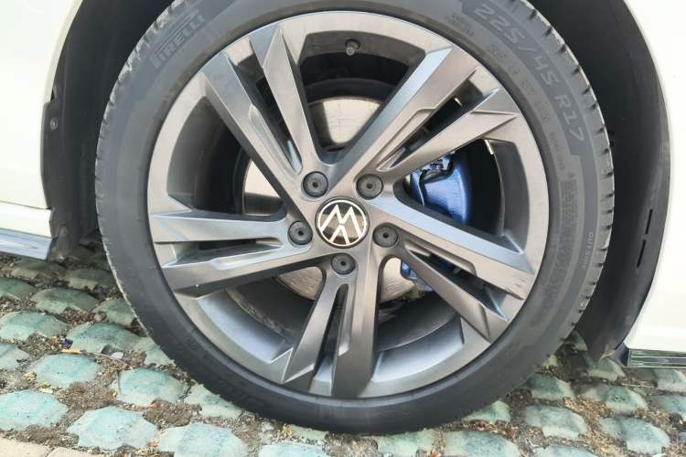 Used Volkswagen Golf 2021 280TSI DSG R-Line Right Front Wheel Hub