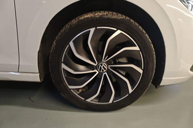 Used Volkswagen Golf 2021 280TSI DSG Pro Right Front Wheel Hub