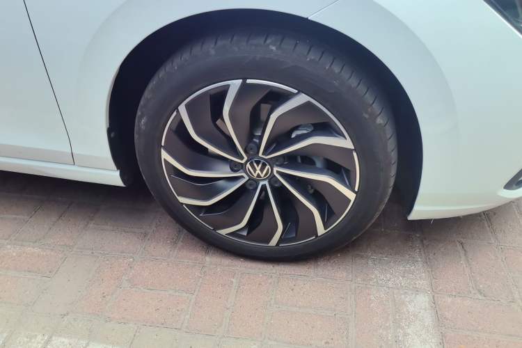 Used Volkswagen Golf 2021 280TSI DSG 30th Anniversary Edition Right Front Wheel Hub