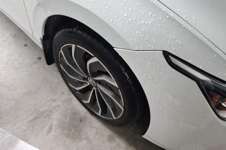 Used Volkswagen Golf 2021 280TSI DSG Pro Right Front Wheel Hub
