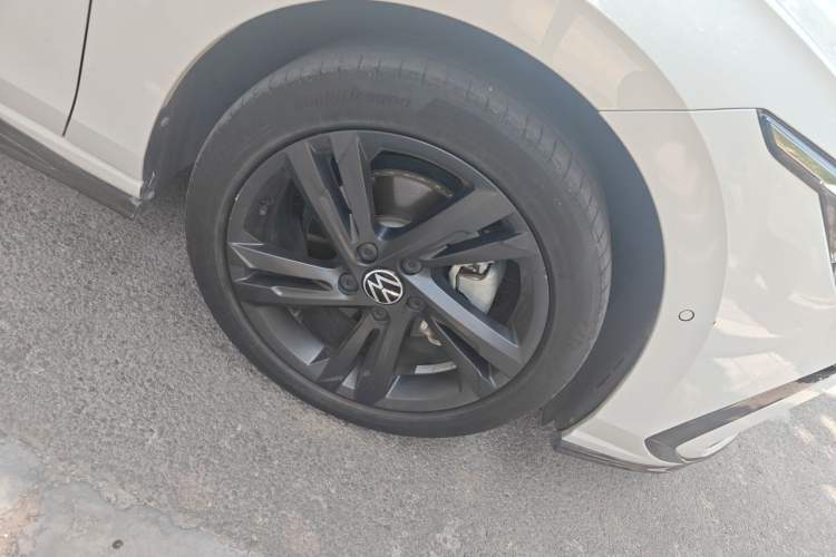Used Volkswagen Golf 2021 280TSI DSG R-Line Right Front Wheel Hub