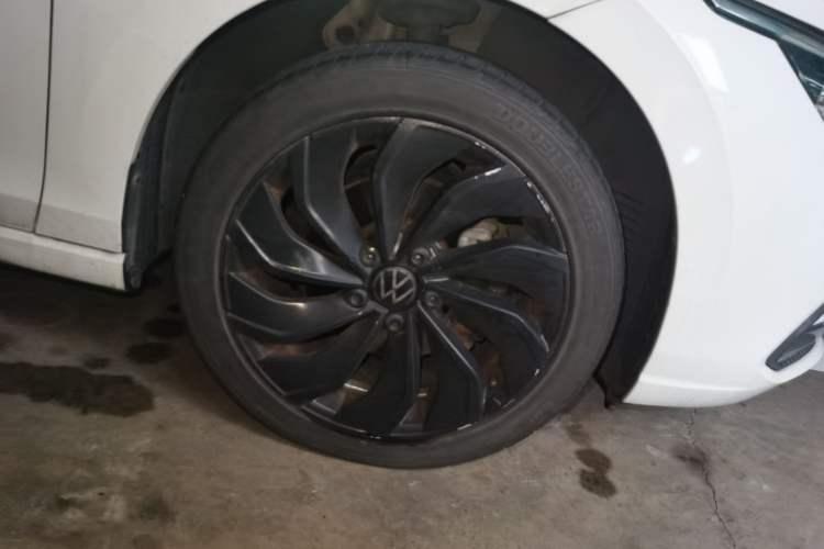 Used Volkswagen Golf 2021 280TSI DSG Pro First Edition Right Front Wheel Hub