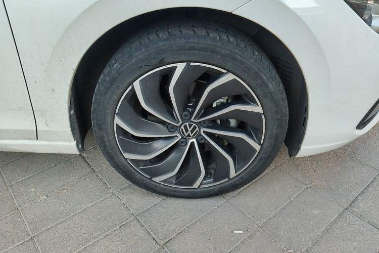 Used Volkswagen Golf 2021 280TSI DSG 30th Anniversary Edition Right Front Wheel Hub