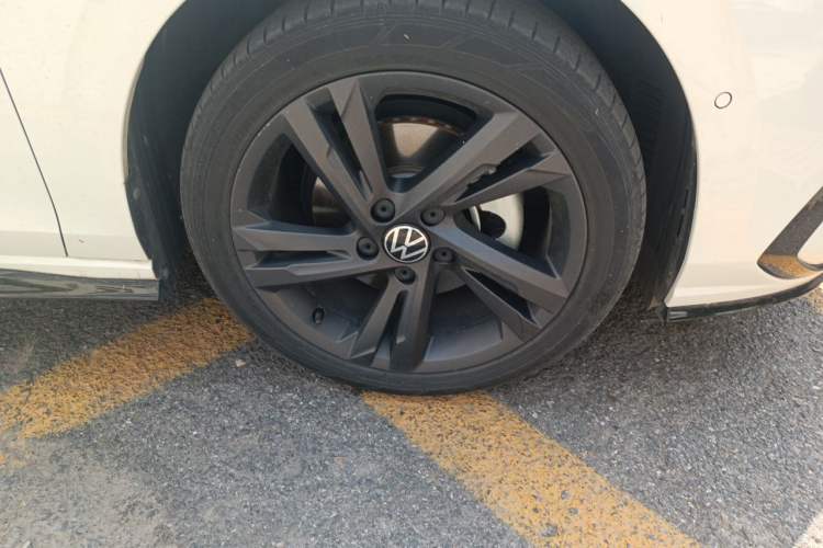 Used Volkswagen Golf 2021 280TSI DSG R-Line Right Front Wheel Hub