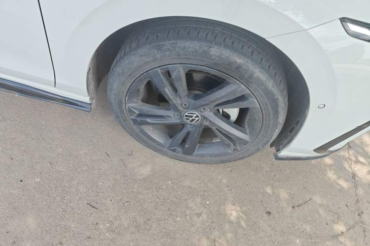 Used Volkswagen Golf 2021 280TSI DSG R-Line Right Front Wheel Hub