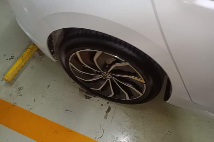 Used Volkswagen Golf 2021 280TSI DSG Pro Right Rear Wheel Hub