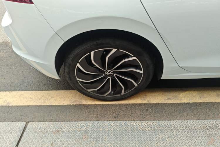 Used Volkswagen Golf 2021 280TSI DSG Pro Right Rear Wheel Hub