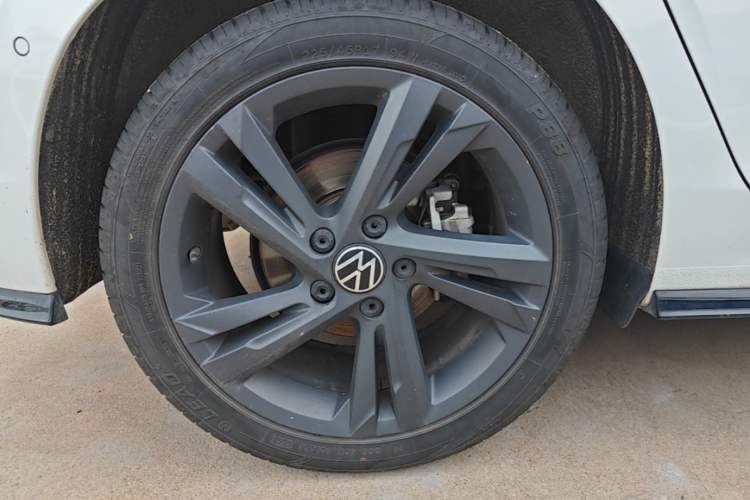 Used Volkswagen Golf 2021 280TSI DSG R-Line Right Rear Wheel Hub