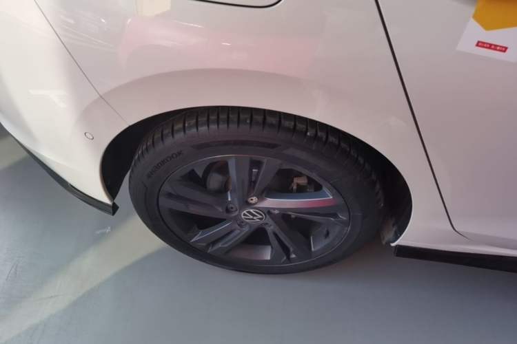 Used Volkswagen Golf 2021 280TSI DSG 30th Anniversary Edition Right Rear Wheel Hub
