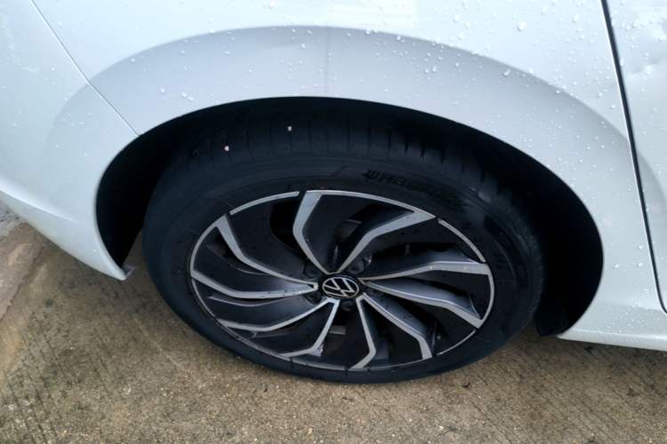 Used Volkswagen Golf 2021 280TSI DSG Pro Right Rear Wheel Hub