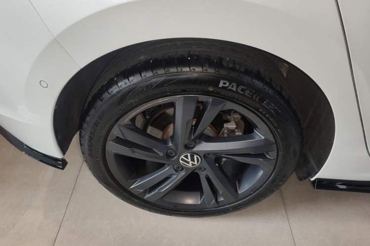 Used Volkswagen Golf 2021 280TSI DSG R-Line Right Rear Wheel Hub