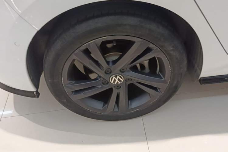 Used Volkswagen Golf 2021 280TSI DSG R-Line Right Rear Wheel Hub