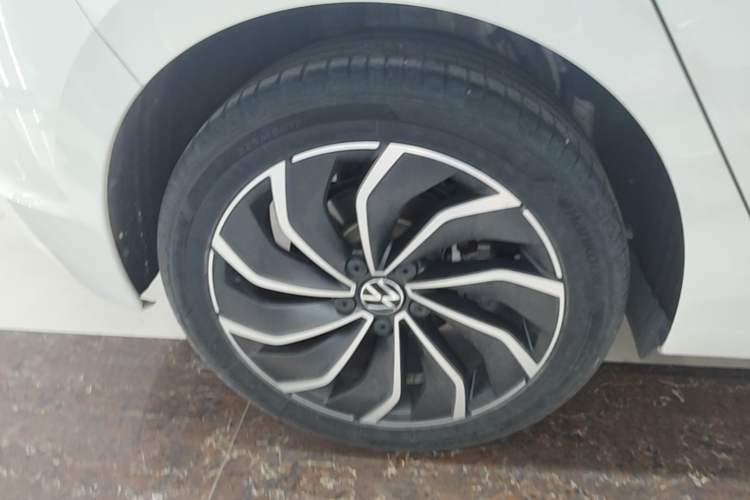 Used Volkswagen Golf 2021 280TSI DSG Pro Right Rear Wheel Hub