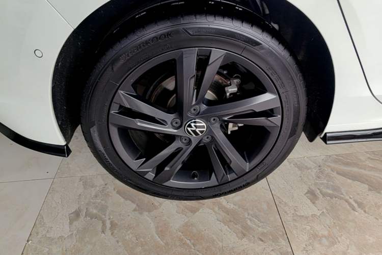 Used Volkswagen Golf 2021 280TSI DSG R-Line Right Rear Wheel Hub