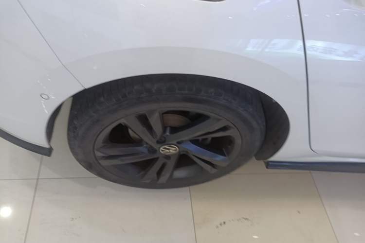 Used Volkswagen Golf 2021 280TSI DSG R-Line Right Rear Wheel Hub