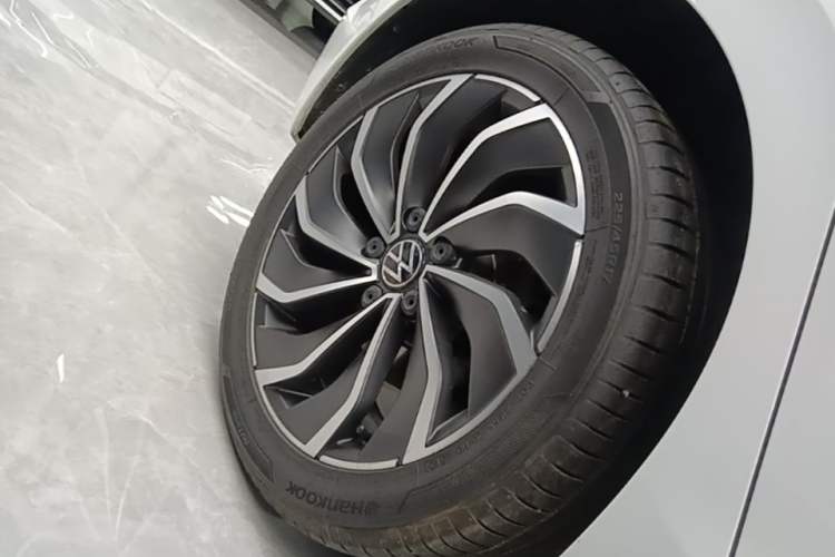 Used Volkswagen Golf 2021 280TSI DSG Pro Right Rear Wheel Hub