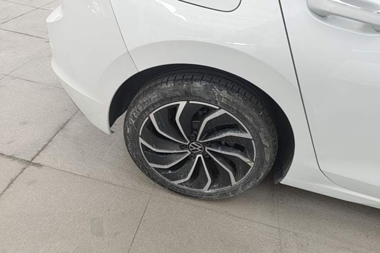 Used Volkswagen Golf 2021 280TSI DSG 30th Anniversary Edition Right Rear Wheel Hub