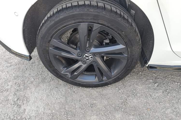 Used Volkswagen Golf 2021 280TSI DSG R-Line Right Rear Wheel Hub
