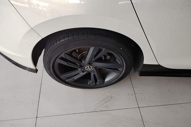Used Volkswagen Golf 2021 280TSI DSG R-Line Right Rear Wheel Hub