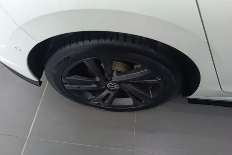 Used Volkswagen Golf 2021 280TSI DSG R-Line Right Rear Wheel Hub