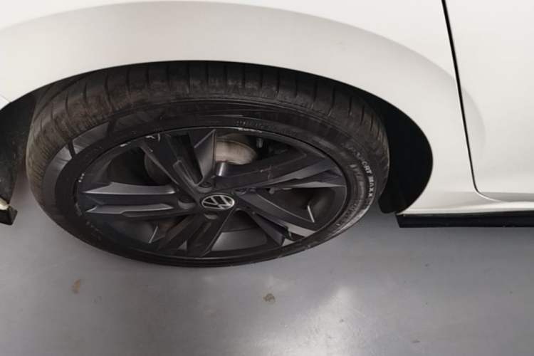 Used Volkswagen Golf 2021 280TSI DSG R-Line Right Rear Wheel Hub