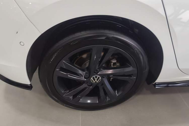 Used Volkswagen Golf 2021 280TSI DSG R-Line Right Rear Wheel Hub