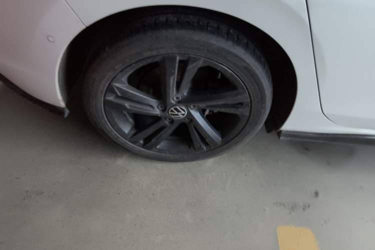 Used Volkswagen Golf 2021 280TSI DSG R-Line Right Rear Wheel Hub