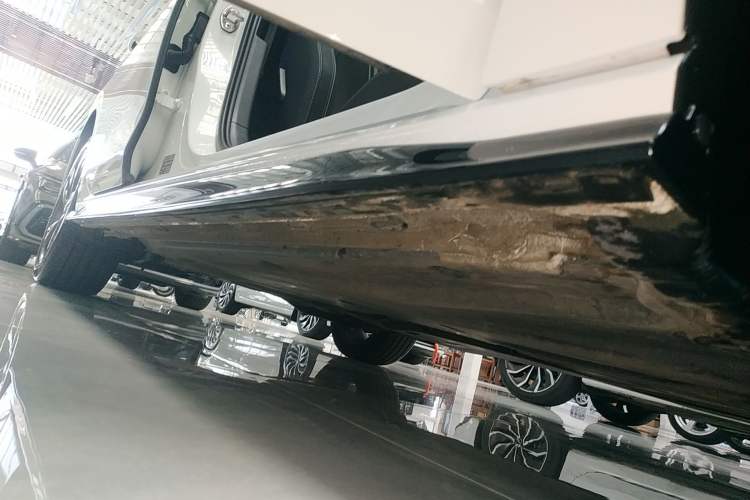Used Volkswagen Golf 2021 280TSI DSG R-Line Right Side Sill