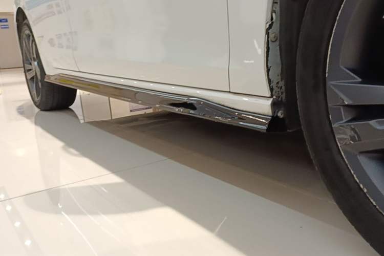 Used Volkswagen Golf 2021 280TSI DSG R-Line Right Side Sill