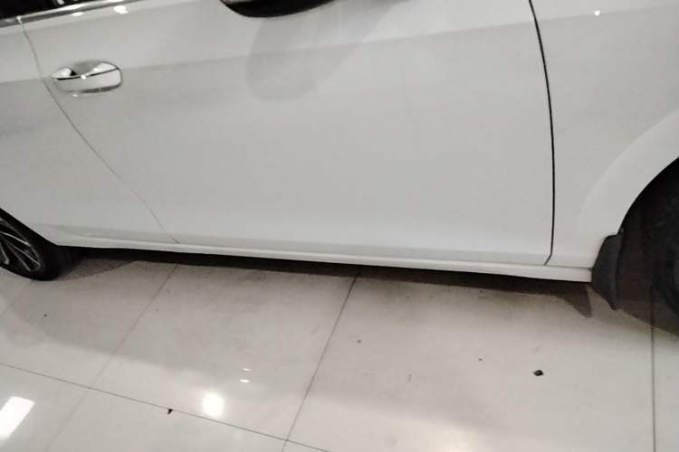 Used Volkswagen Golf 2021 280TSI DSG Pro Right Side Sill