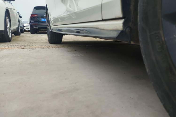 Used Volkswagen Golf 2021 280TSI DSG R-Line Right Side Sill