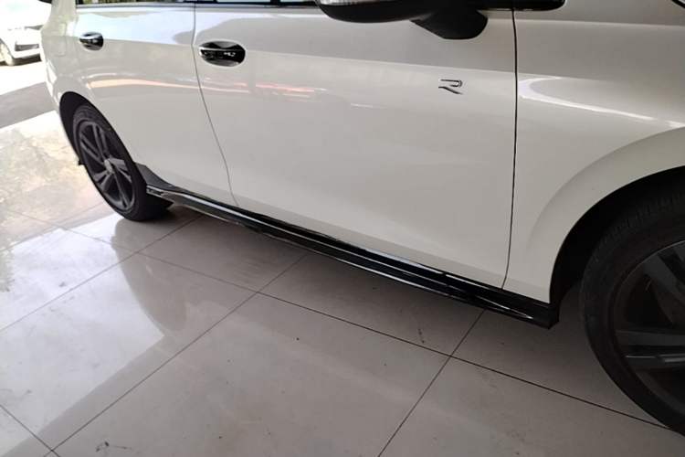 Used Volkswagen Golf 2021 280TSI DSG R-Line Right Side Sill