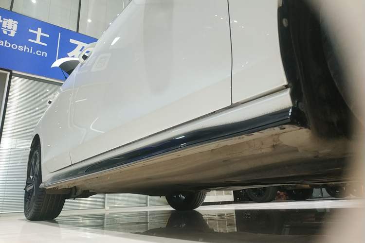 Used Volkswagen Golf 2021 280TSI DSG R-Line Right Side Sill