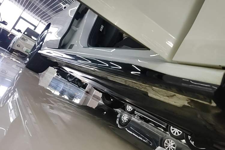 Used Volkswagen Golf 2021 280TSI DSG 30th Anniversary Edition Right Side Sill