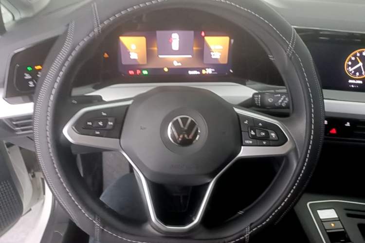 Used Volkswagen Golf 2021 200TSI DSG Pro Steering Wheel