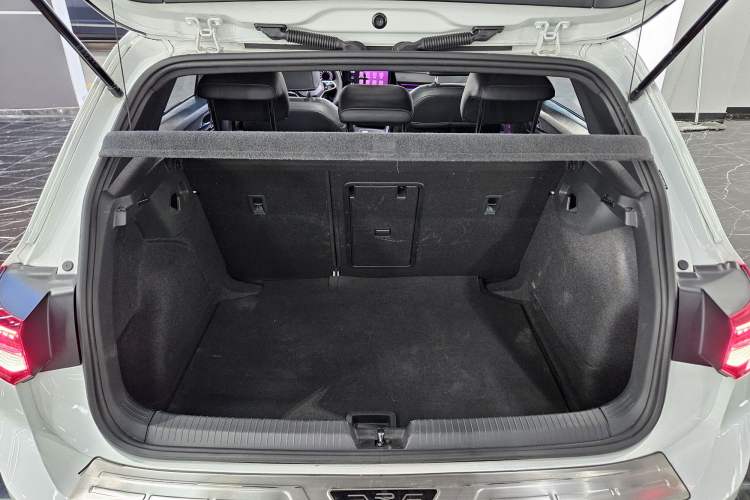 Used Volkswagen Golf 2021 280TSI DSG R-Line Trunk