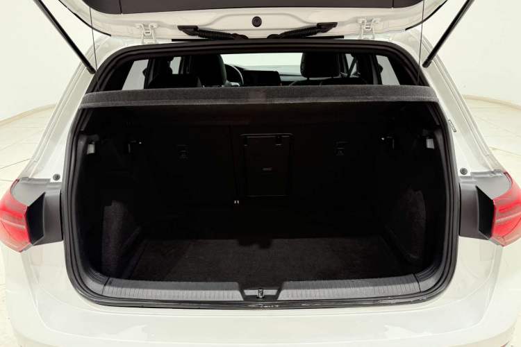 Used Volkswagen Golf 2021 280TSI DSG R-Line Trunk