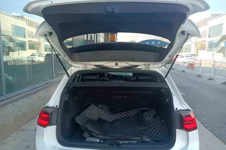 Used Volkswagen Golf 2021 280TSI DSG R-Line Trunk