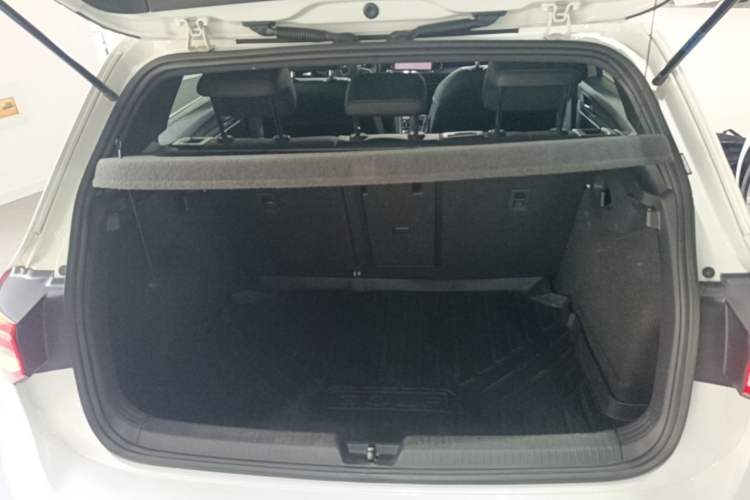 Used Volkswagen Golf 2021 280TSI DSG R-Line Trunk