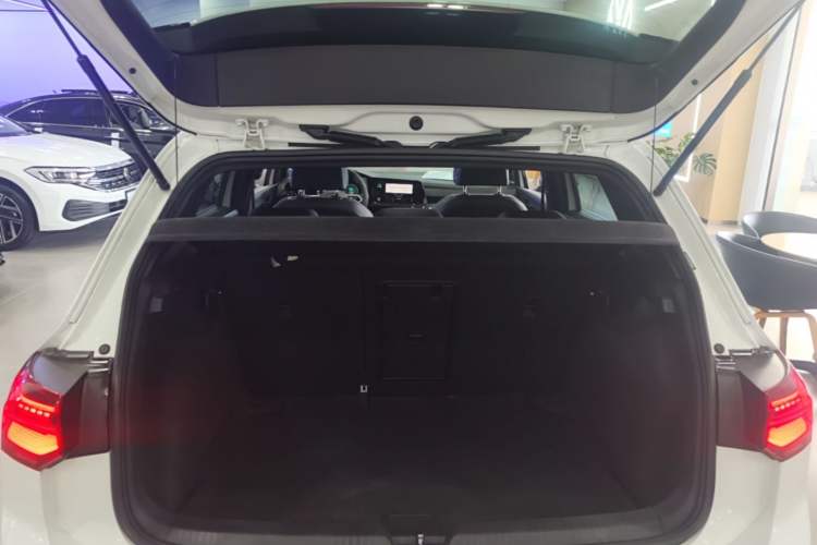 Used Volkswagen Golf 2021 280TSI DSG R-Line Trunk
