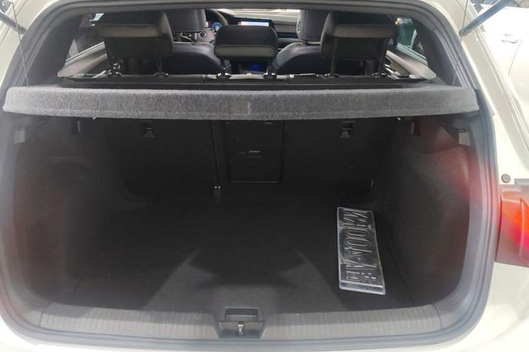 Used Volkswagen Golf 2021 280TSI DSG R-Line Trunk