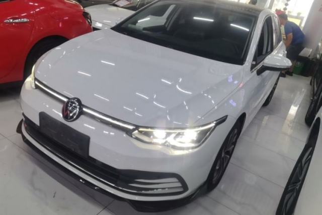 Ojetý Volkswagen Golf 2021 200TSI DSG Pro