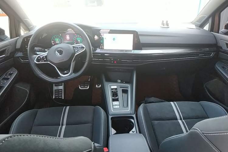 Used Volkswagen Golf 2021 280TSI DSG R-Line Center Console
